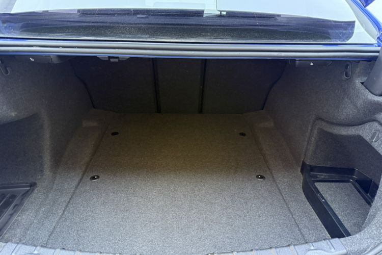 Used BMW 3 Series 2018 320i M Sport Package Trunk