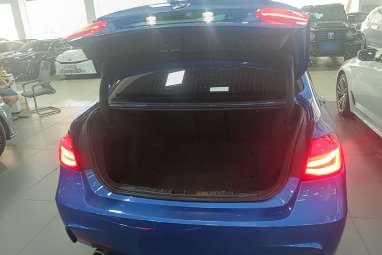 Used BMW 3 Series 2018 320i M Sport Package Trunk