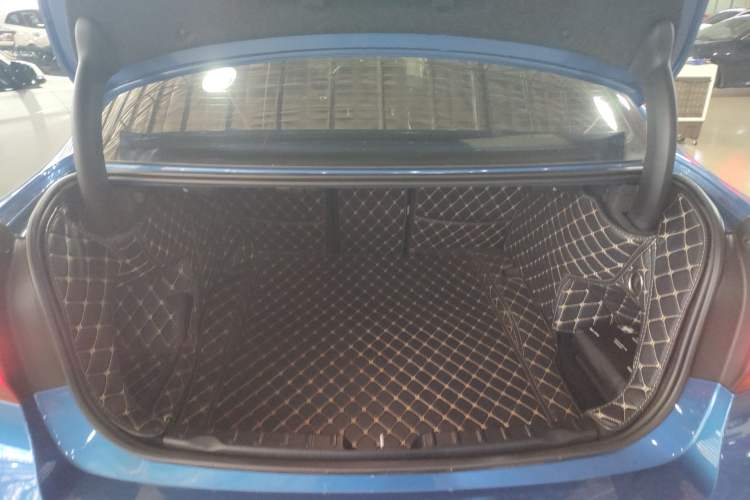 Used BMW 3 Series 2018 320Li M Sport Night Edition Trunk