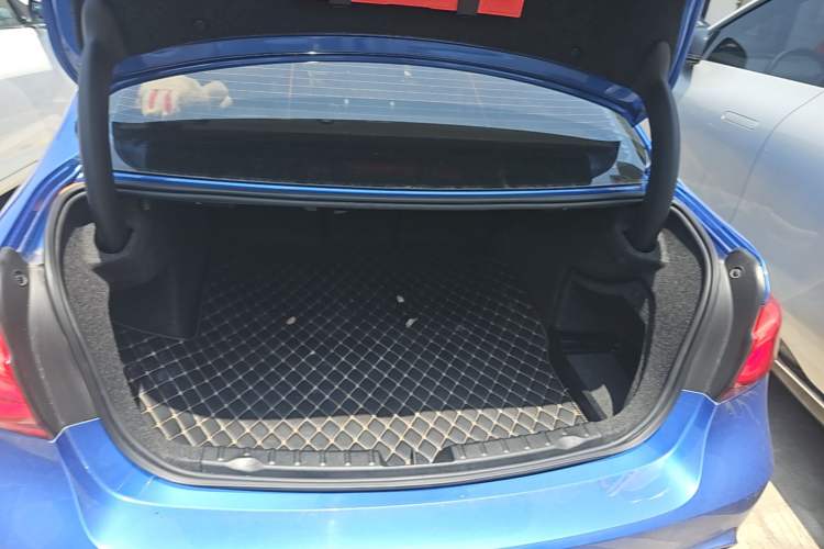 Used BMW 3 Series 2018 320i M Sport Package Trunk