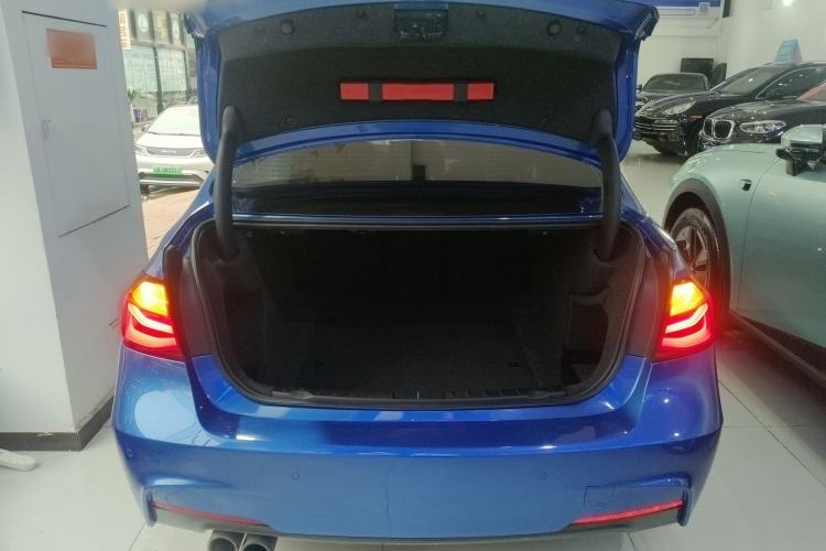 Used BMW 3 Series 2018 320i M Sport Package Trunk
