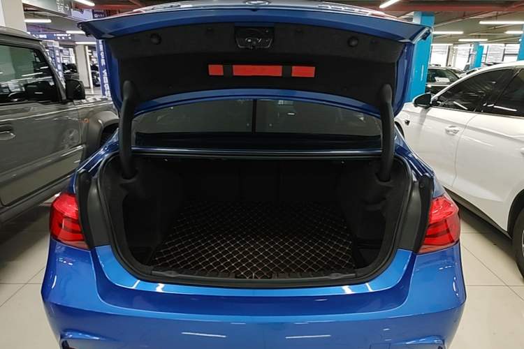 Used BMW 3 Series 2018 320Li Leading Model M Sport Package Trunk