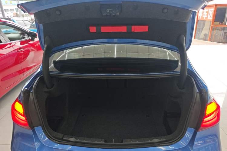 Used BMW 3 Series 2018 320Li Leading Model M Sport Package Trunk