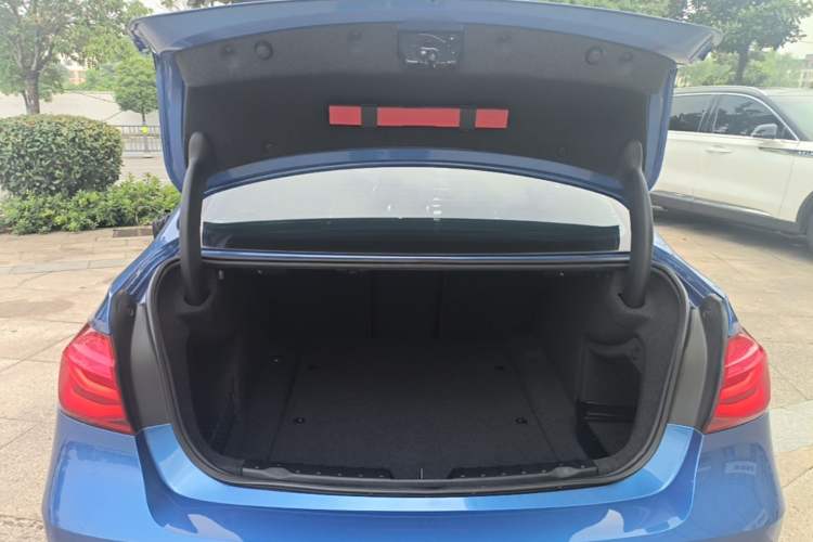 Used BMW 3 Series 2018 320Li Leading Model M Sport Package Trunk