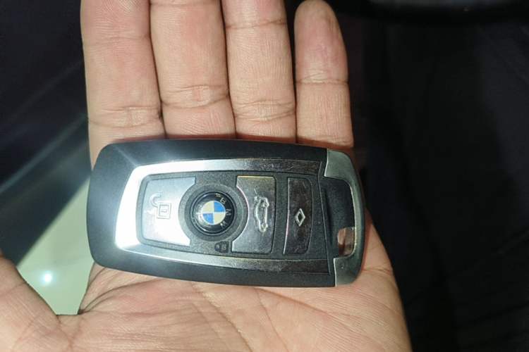 Used BMW 3 Series 2018 320i M Sport Package Vehicle Key