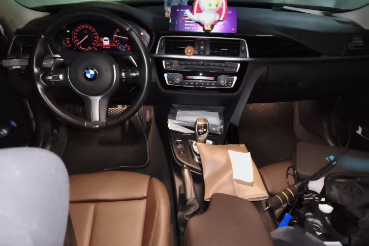 Used BMW 3 Series 2018 320Li Leading Model M Sport Package Center Console