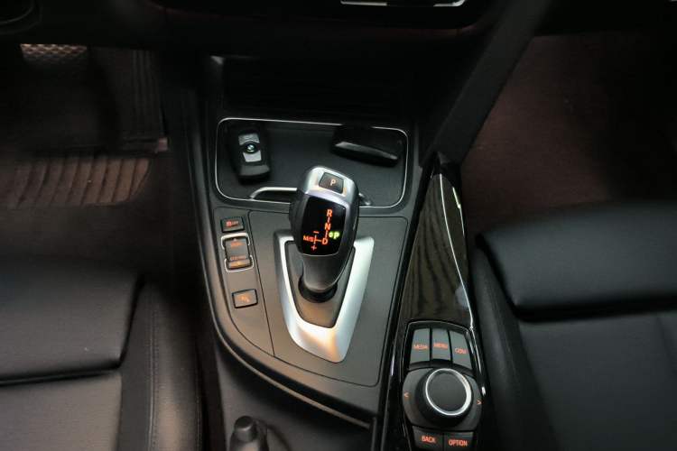 Used BMW 3 Series 2018 320Li Fashion Model Gear Lever