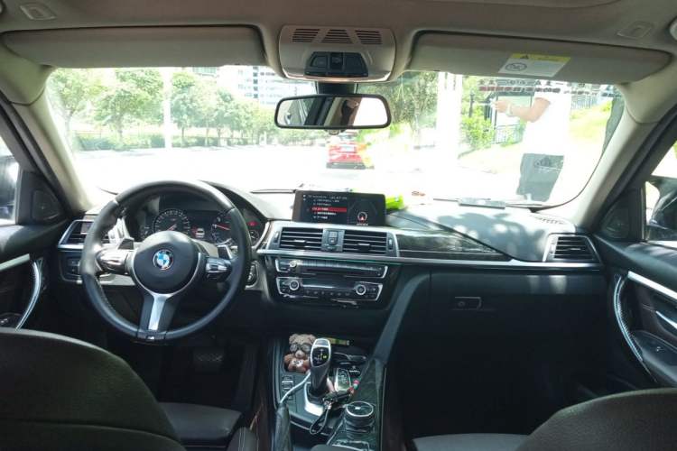 Used BMW 3 Series 2018 330Li M Sport Shadow Edition Headliner