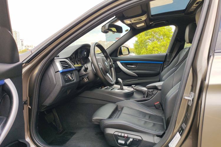 Used BMW 3 Series 2018 320i M Sport Package Interior 1