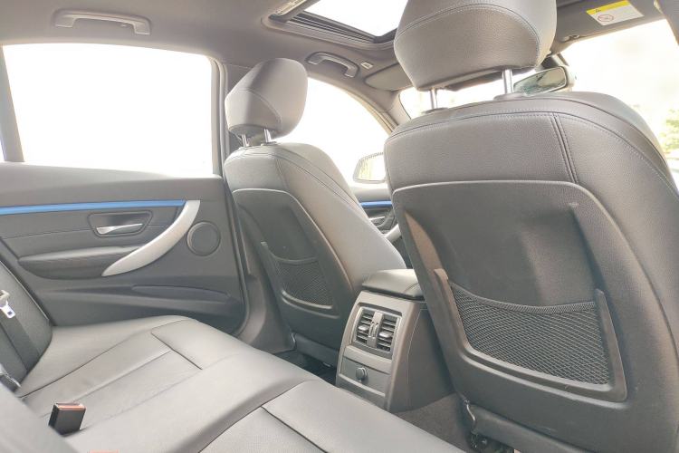 Used BMW 3 Series 2018 320i M Sport Package Interior 10