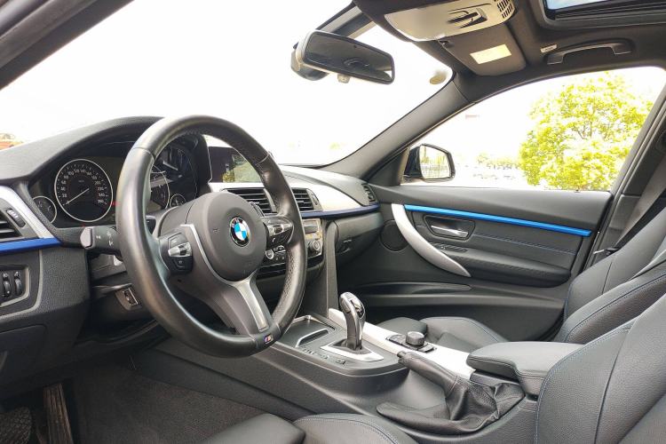 Used BMW 3 Series 2018 320i M Sport Package Interior 11