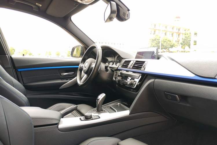 Used BMW 3 Series 2018 320i M Sport Package Interior 12