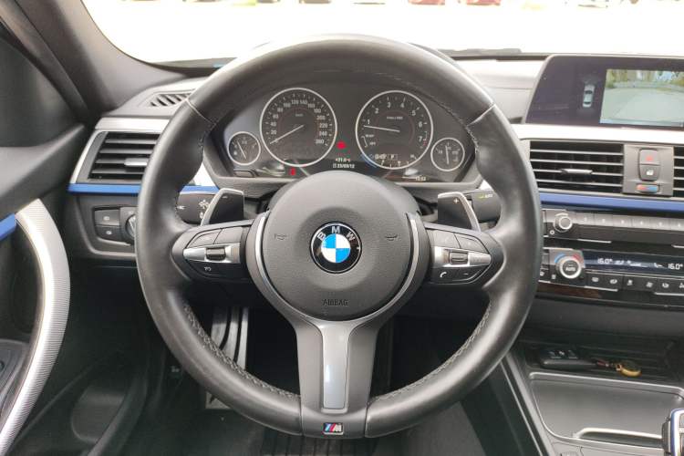 Used BMW 3 Series 2018 320i M Sport Package Interior 13