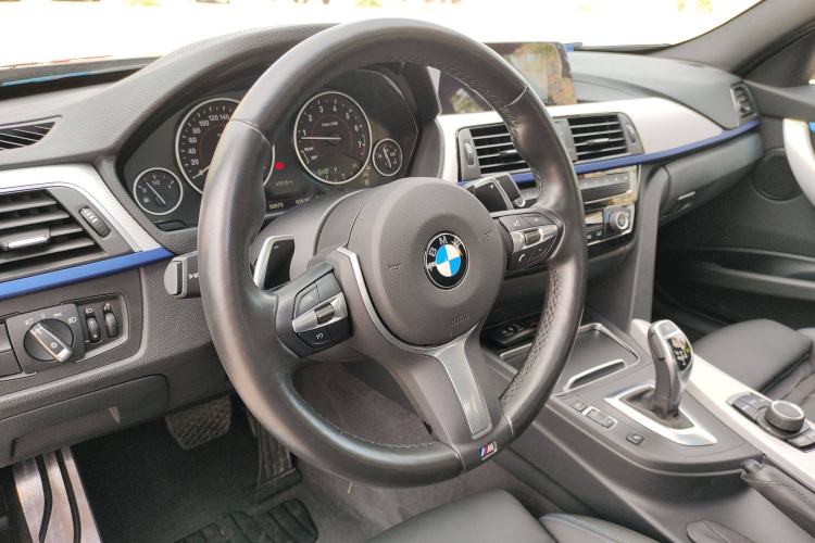 Used BMW 3 Series 2018 320i M Sport Package Interior 3