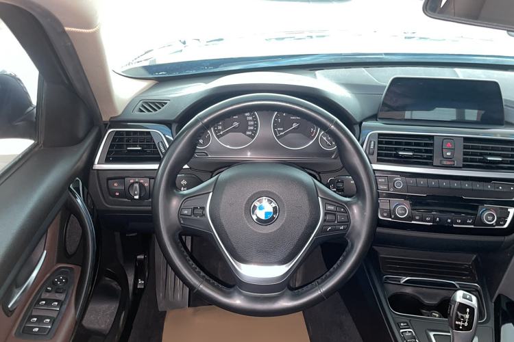 Used BMW 3 Series 2018 320Li Fashion Model Interior 4