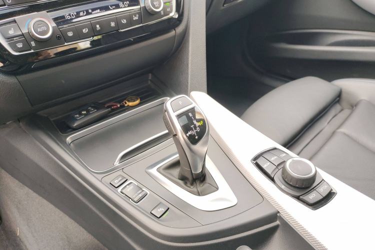 Used BMW 3 Series 2018 320i M Sport Package Interior 4