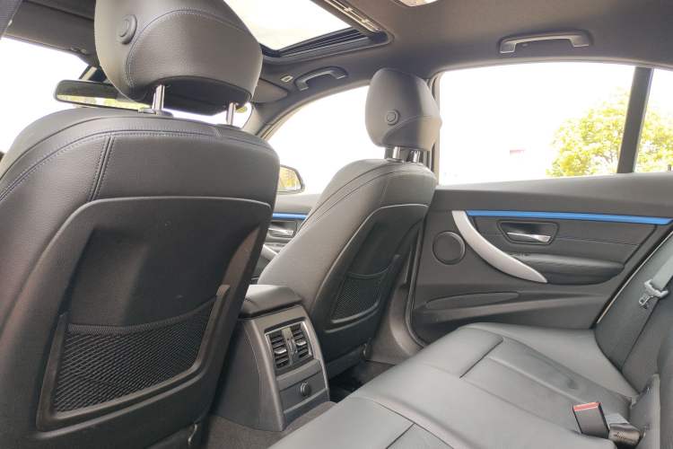 Used BMW 3 Series 2018 320i M Sport Package Interior 5