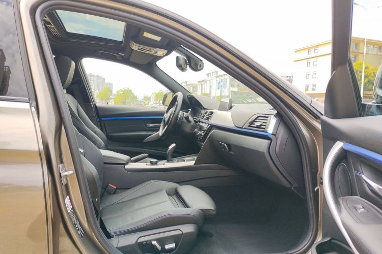 Used BMW 3 Series 2018 320i M Sport Package Interior 6