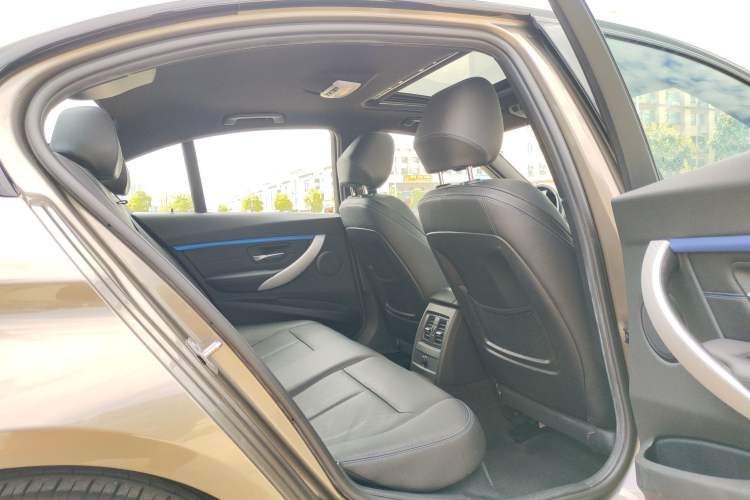 Used BMW 3 Series 2018 320i M Sport Package Interior 7