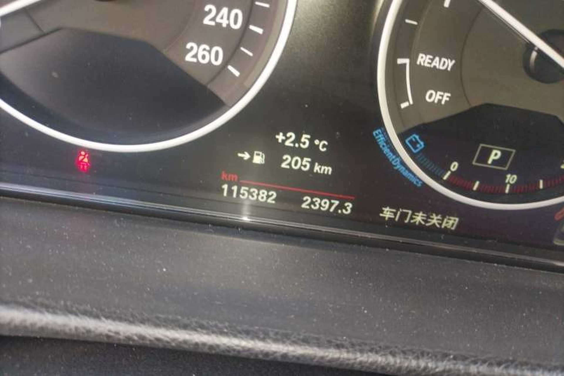 Used BMW 3 Series 2018 320Li Fashion Model Odometer Close Up