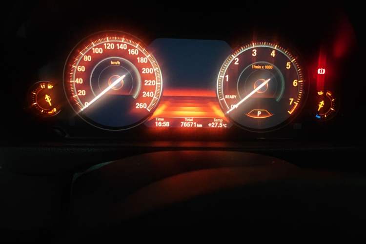 Used BMW 3 Series 2018 320Li Fashion Model Odometer Close Up