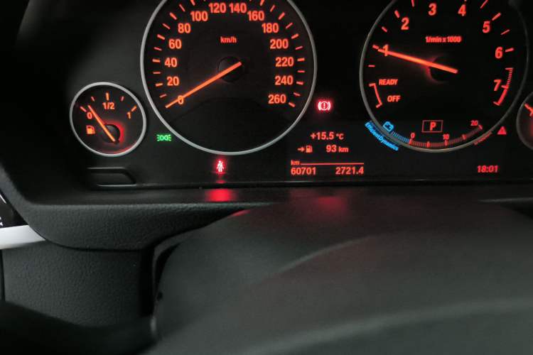Used BMW 3 Series 2018 320Li Fashion Model Odometer Close Up