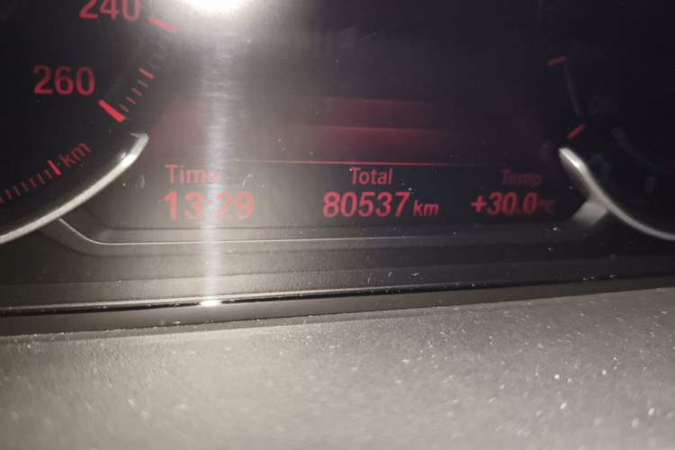 Used BMW 3 Series 2018 320Li Leading Model M Sport Package Odometer Close Up