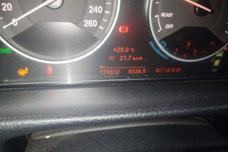Used BMW 3 Series 2018 320Li xDrive Fashion Model Odometer Close Up