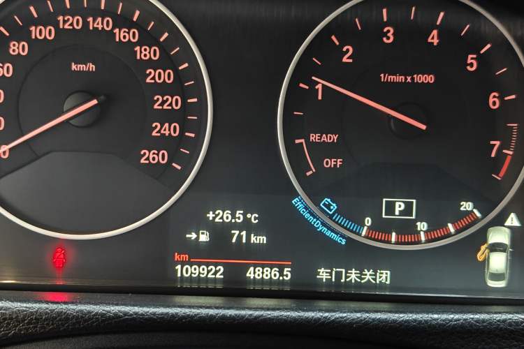 Used BMW 3 Series 2018 320Li Fashion Model Odometer Close Up