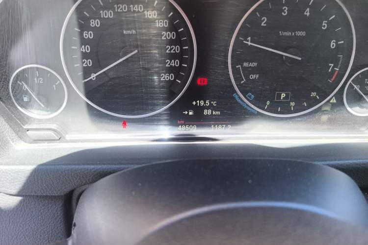 Used BMW 3 Series 2018 320Li Fashion Model Odometer Close Up