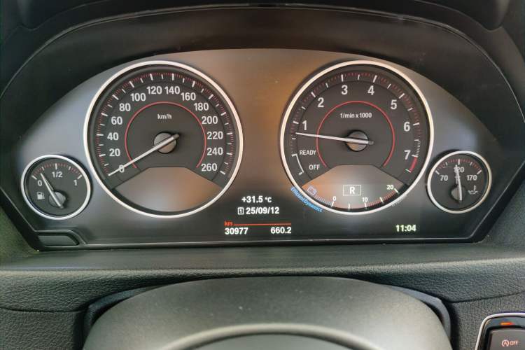 Used BMW 3 Series 2018 320i M Sport Package Odometer Close Up