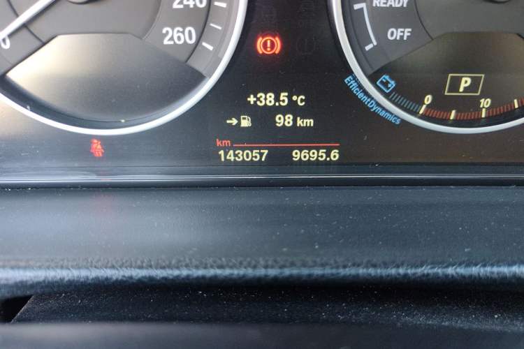Used BMW 3 Series 2018 320Li Fashion Model Odometer Close Up