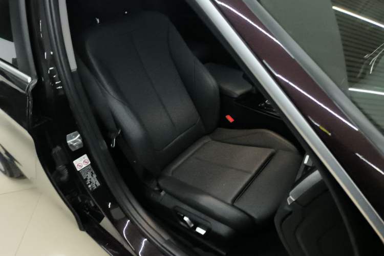Used BMW 3 Series 2018 320Li Fashion Model Right Front Seat