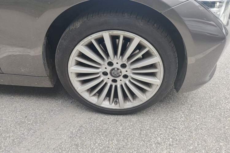 Used BMW 3 Series 2018 320Li Fashion Model Right Front Wheel Hub