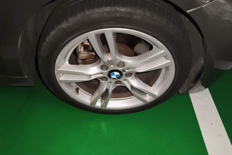 Used BMW 3 Series 2018 320Li Leading Model M Sport Package Right Front Wheel Hub