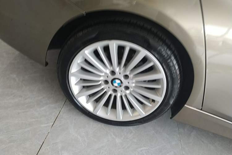 Used BMW 3 Series 2018 320Li Fashion Model Right Rear Wheel Hub