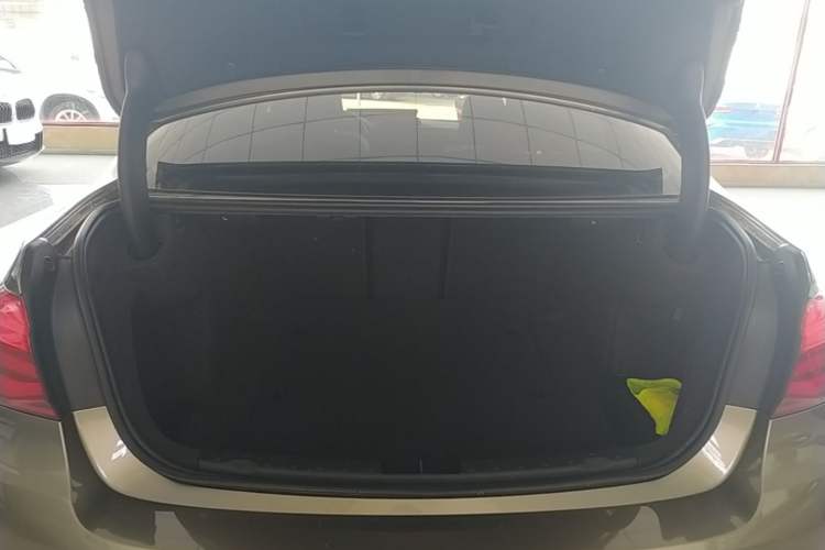 Used BMW 3 Series 2018 320Li Fashion Model Trunk