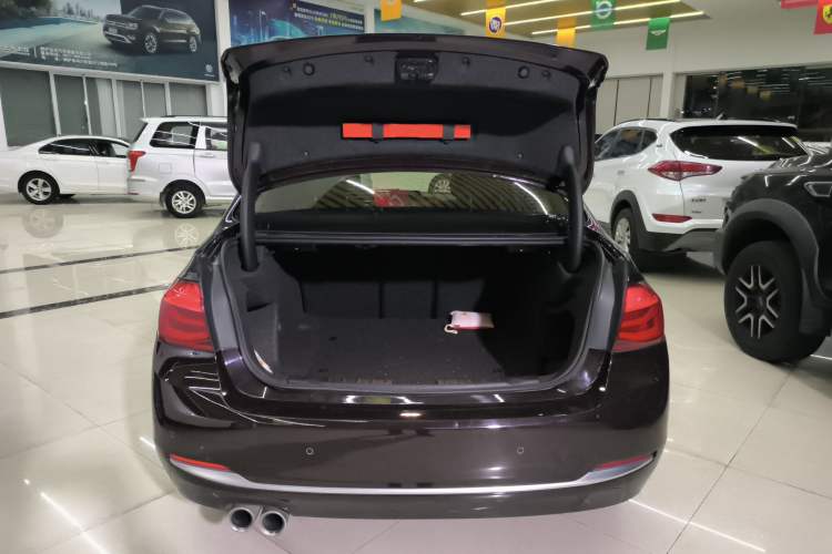 Used BMW 3 Series 2018 320Li Fashion Model Trunk