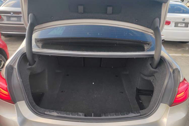 Used BMW 3 Series 2018 320Li Fashion Model Trunk