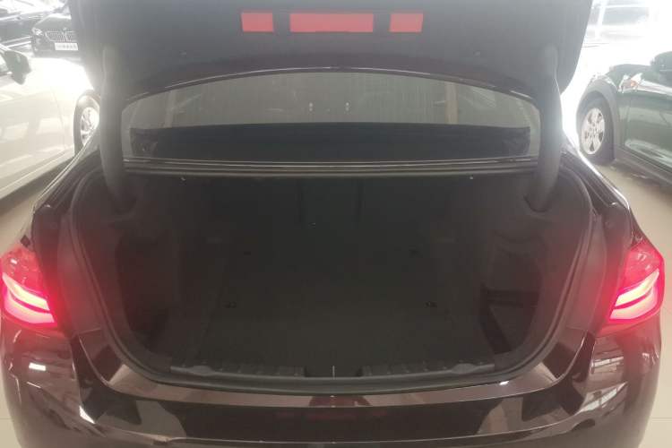 Used BMW 3 Series 2018 320Li Fashion Model Trunk