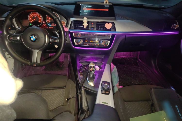 Used BMW 3 Series 2018 320i M Sport Package Center Console