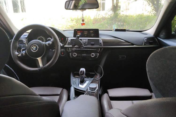 Used BMW 3 Series 2018 320Li M Sport Night Edition Center Console