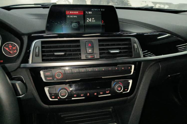 Used BMW 3 Series 2018 320Li Fashion Model Audio And AC Panel
