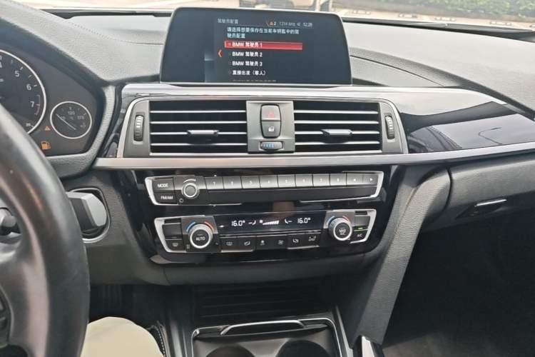 Used BMW 3 Series 2018 318Li Audio And AC Panel