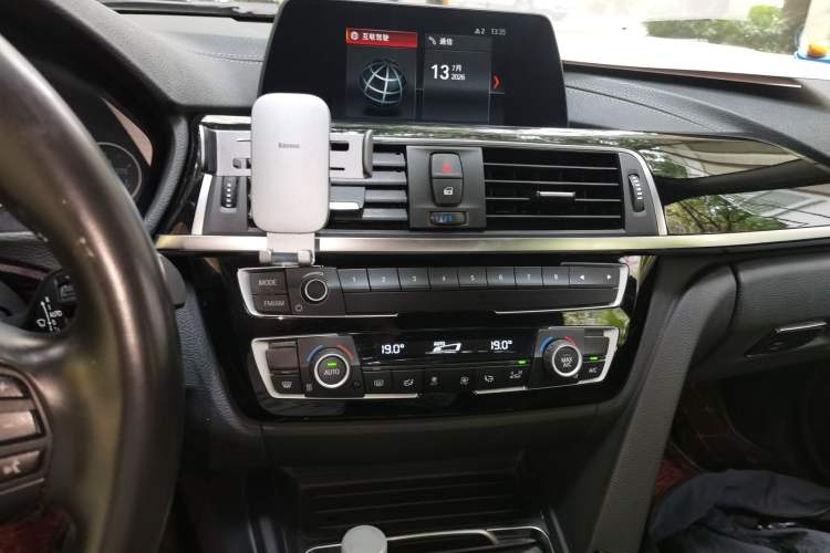 Used BMW 3 Series 2018 320Li Fashion Model Audio And AC Panel