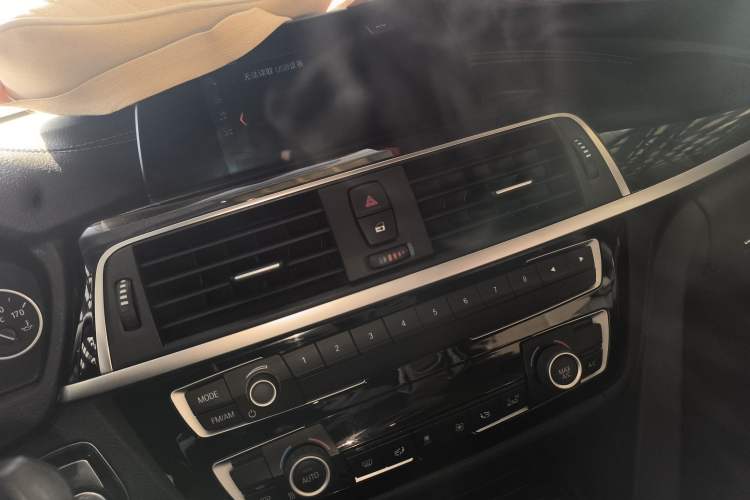 Used BMW 3 Series 2018 320Li Fashion Model Audio And AC Panel