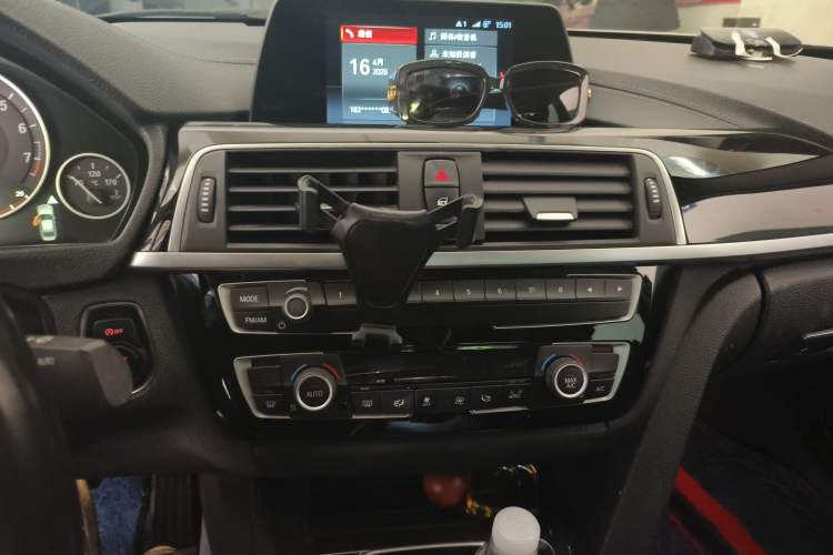 Used BMW 3 Series 2018 320Li Fashion Model Audio And AC Panel
