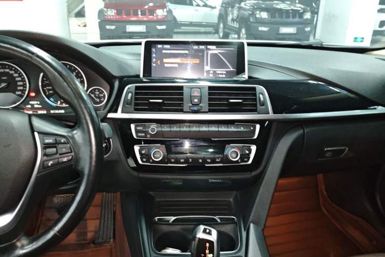 Used BMW 3 Series 2018 320Li Fashion Model Audio And AC Panel