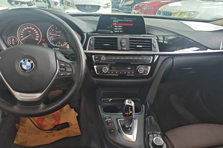 Used BMW 3 Series 2018 320Li Fashion Model Audio And AC Panel