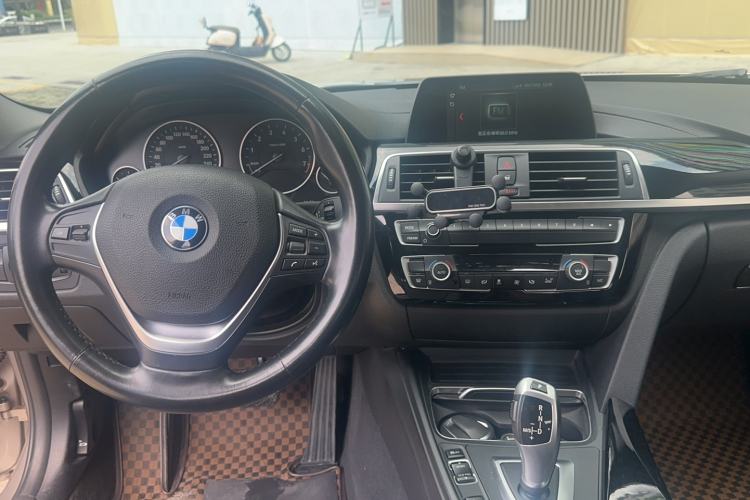 Used BMW 3 Series 2018 318Li Center Console